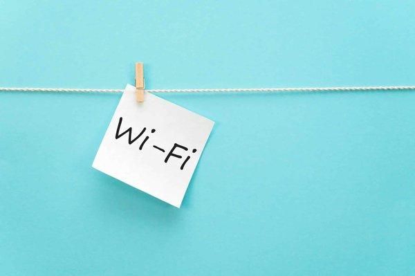 Comment configurer un réseau mesh Wi-Fi en utilisant des routeurs et des satellites Netgear Orbi?